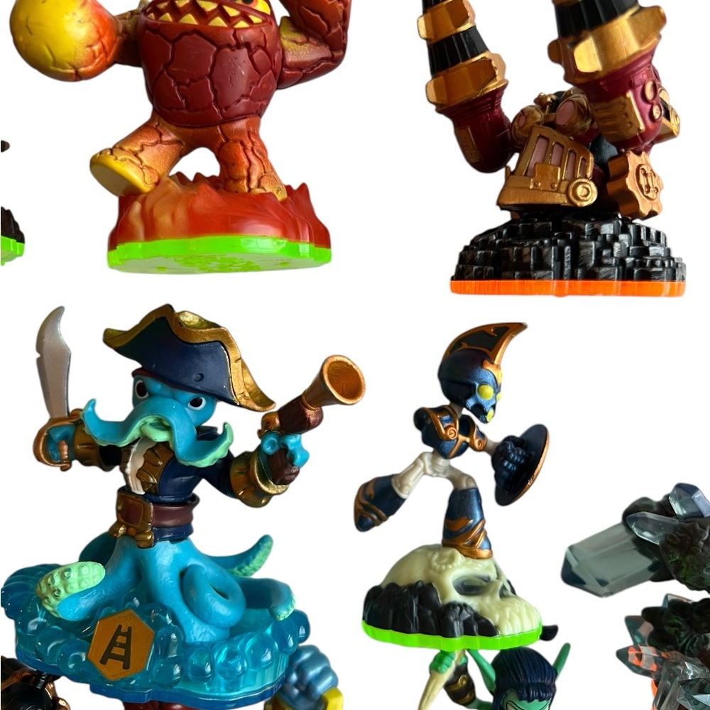 Skylanders Treasure Chest With 10 Figures Travel Case Bag Activision Nintendo - Picture 3 of 8